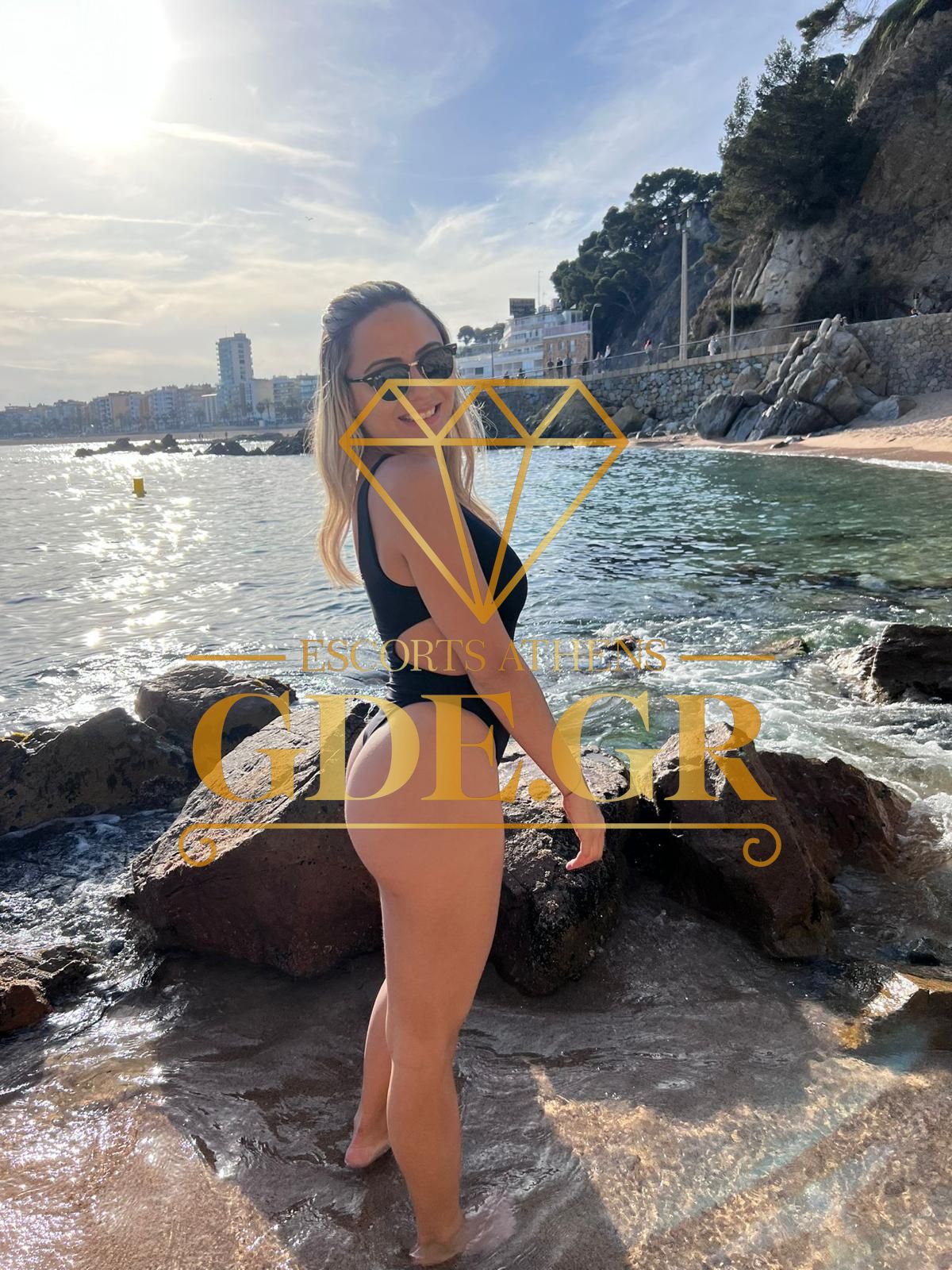 JESSICA-BLOND-SEXY-LATIN