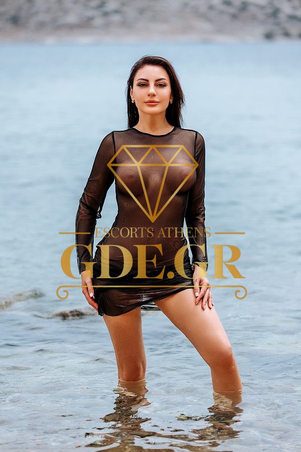 OLIVIA-MATURE-BRUNETTE-ESCORT