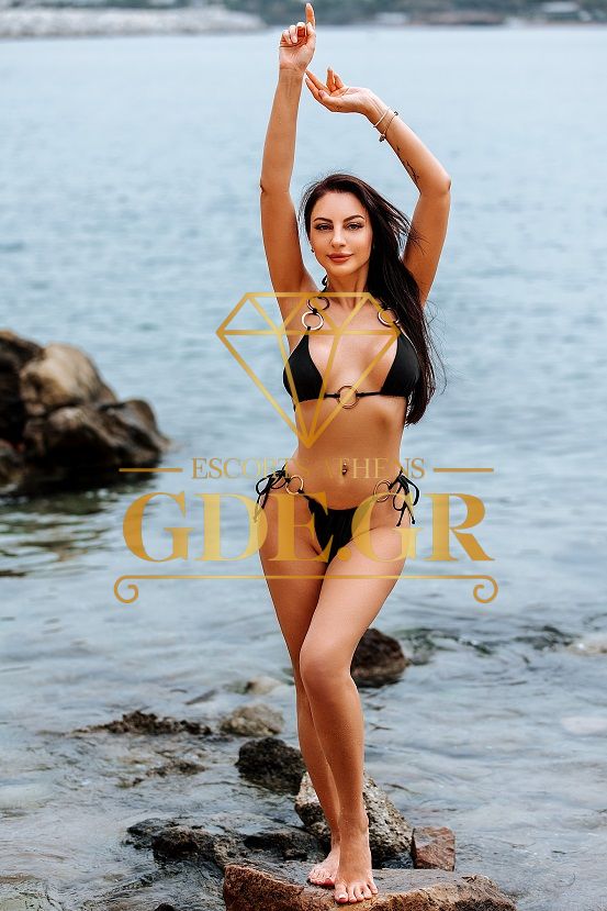 OLIVIA-MATURE-BRUNETTE-ESCORT