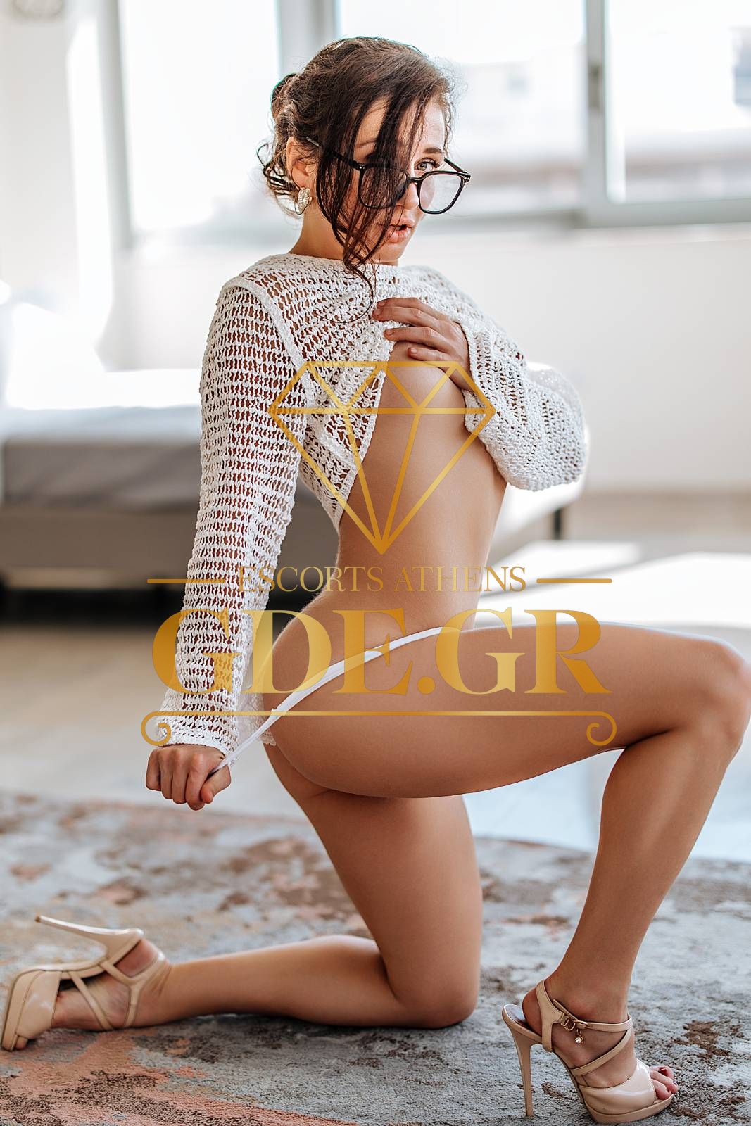 UKRANIAN-ATHENS-ESCORT-NICOLE