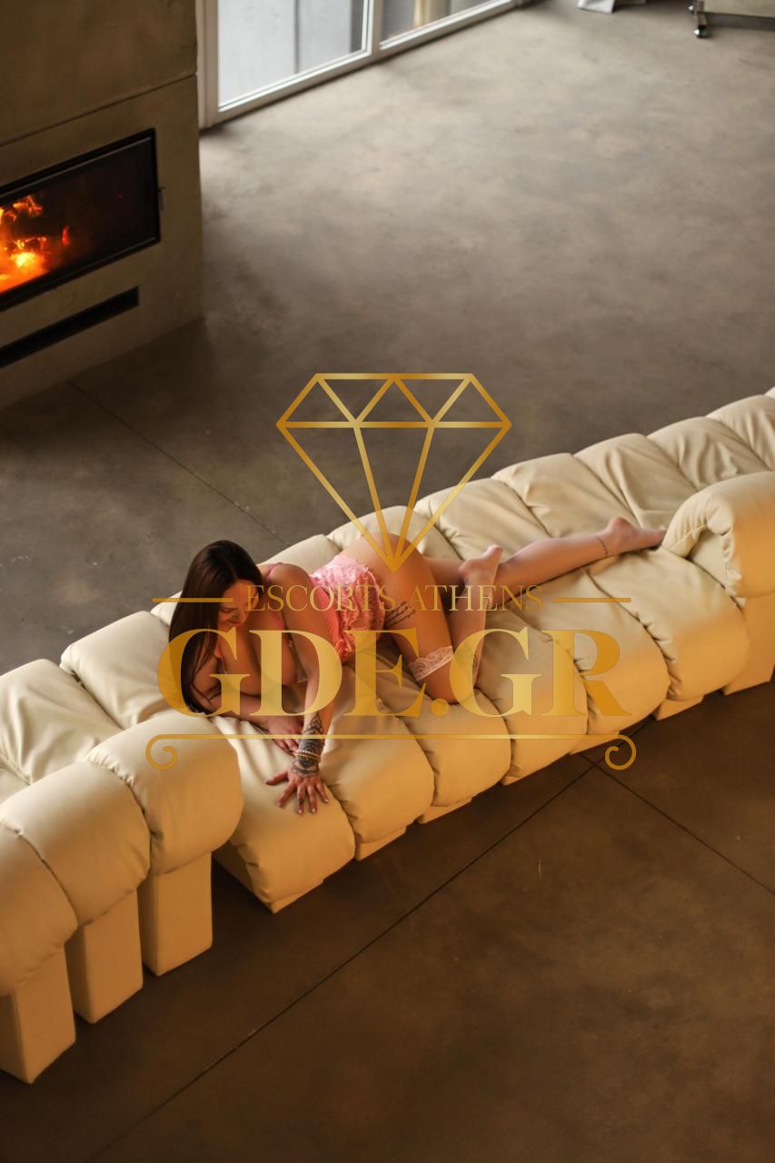 DARIA-BUSTY-UKRAINIAN-GDE-MODEL-IN-ATHENS